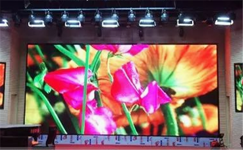 LED顯示屏用于高校有哪些優(yōu)勢？| 成都室內(nèi)全彩屏