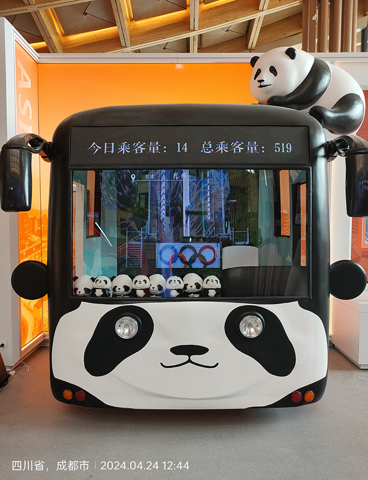 成都LED顯示屏:游覽車上的流動風(fēng)景 | 成都LED顯示屏