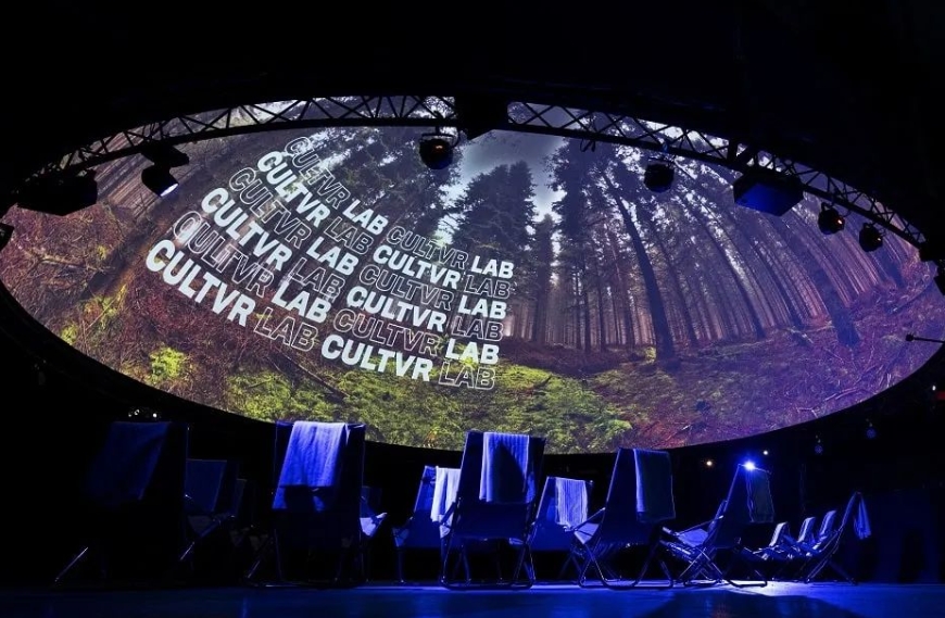 成都LED顯示屏：球狀 LED 穹頂，聲學(xué)魅力與氛圍塑造