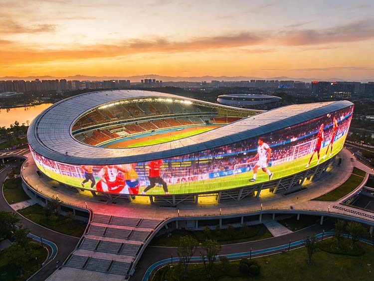 從世運會408米巨幕看成都LED顯示屏的技術實力與應用場景拓展